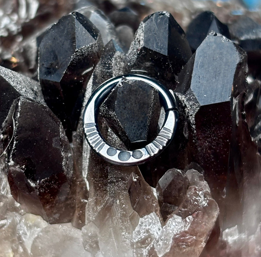 Ripley Niobium Seam Ring