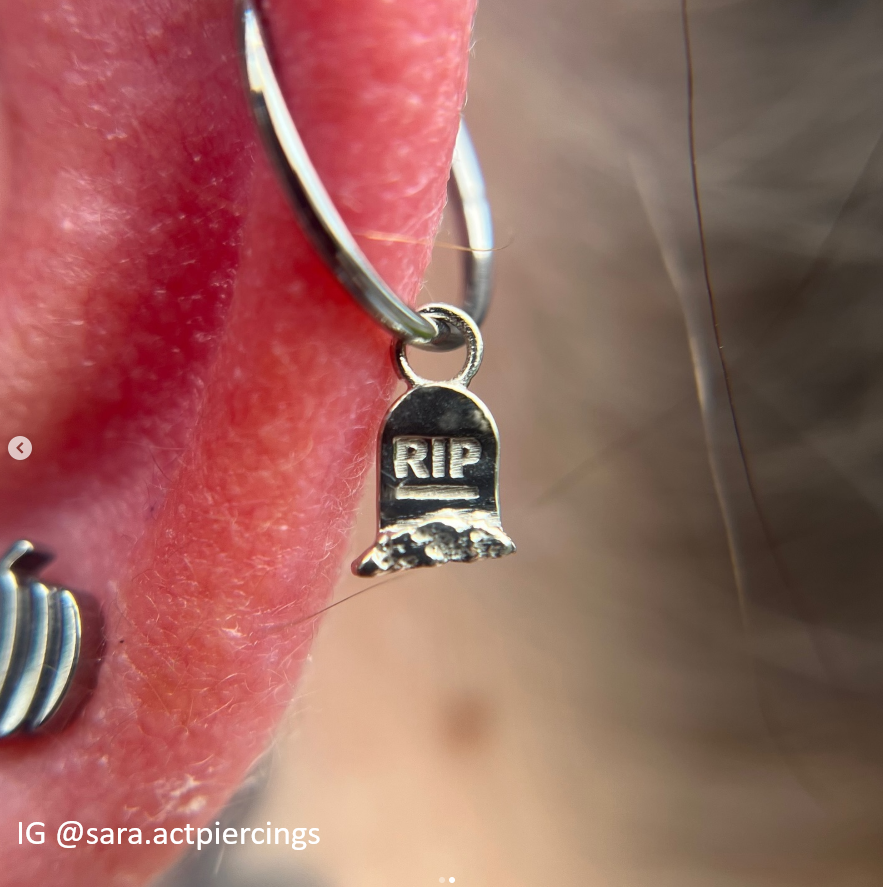 Grave Charm